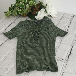 FOREVER 21 Stretchy Rib Knit Belly Crop Top Deep V Neck Green Short Sleeve EUC M